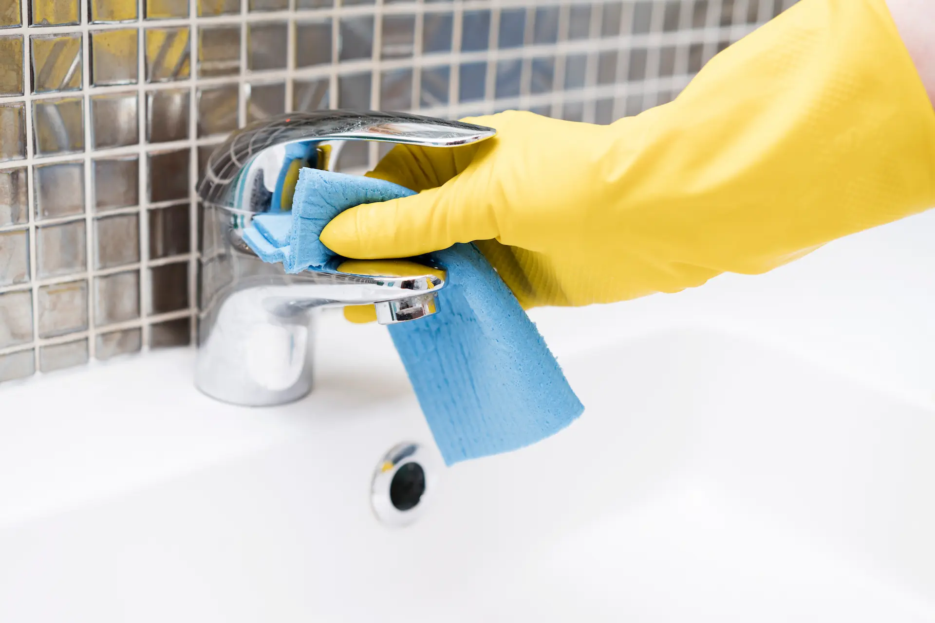 Banyo ve Islak Hacim Temizliği Kireç ve Küf Oluşumu Nasıl Engellenir